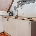 6 Person In Romo-by Traum *