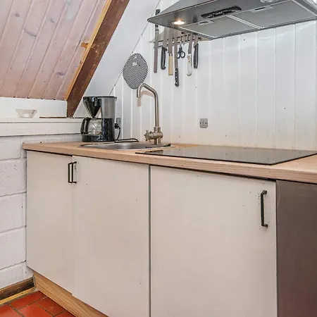 6 Person In Romo-by Traum *